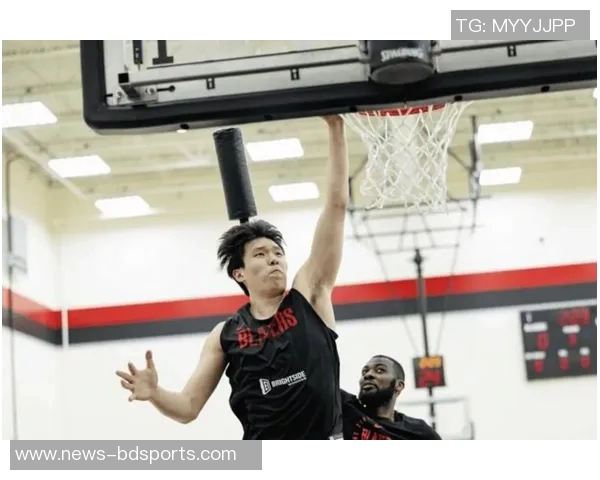 杨瀚森季前赛表现亮眼场均8分35板新赛季期待更大突破与进步 杨瀚森季前赛表现亮眼场均8分35板新赛季期待更大突破与进步