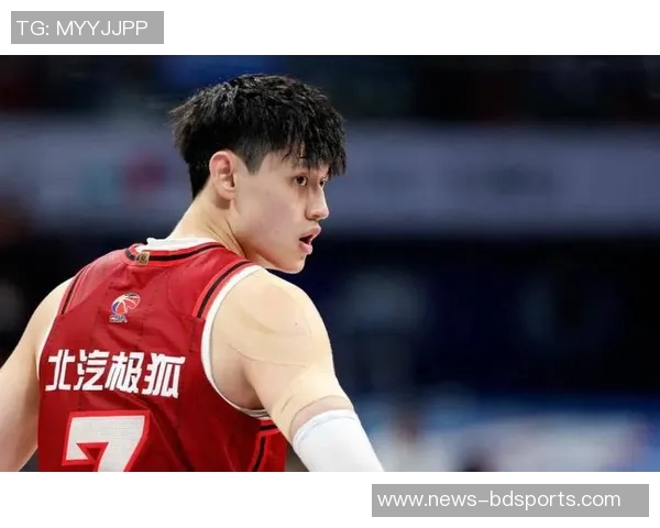 媒体人深度解析曾凡博被裁背后的商业逻辑与情感冲突 媒体人深度解析曾凡博被裁背后的商业逻辑与情感冲突