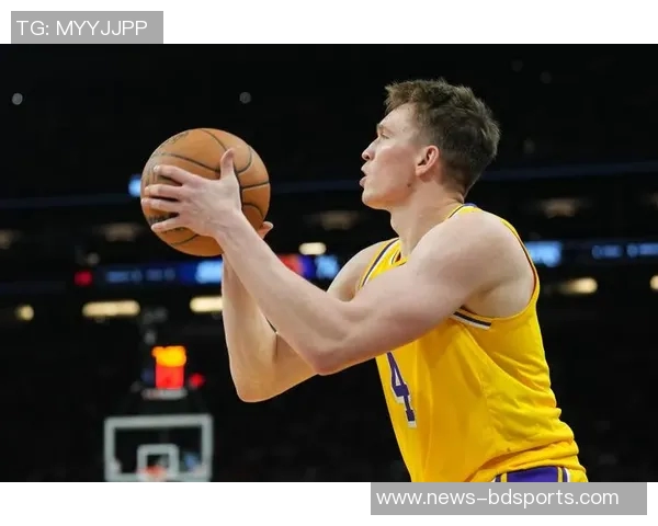 湖人首发阵容基本确定最后一席将在斯玛特拉拉维亚范德彪中产生