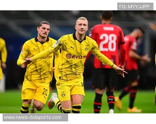 多特球员与教练对漏判点球提出质疑主裁回应拉扯轻微且无效