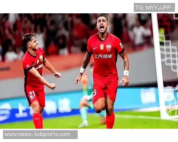 刘闻超带队海港在教学赛中以4-3逆转取胜莱昂纳多梅开二度助力球队 刘闻超带队海港在教学赛中以4-3逆转取胜莱昂纳多梅开二度助力球队